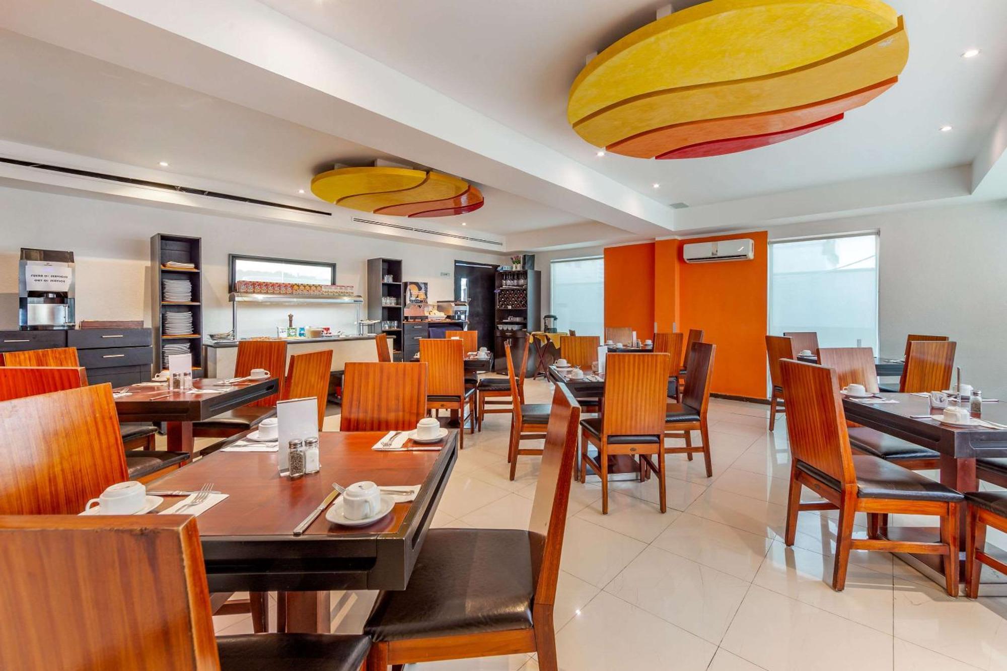 Comfort Inn Cancun Aeropuerto Екстериор снимка